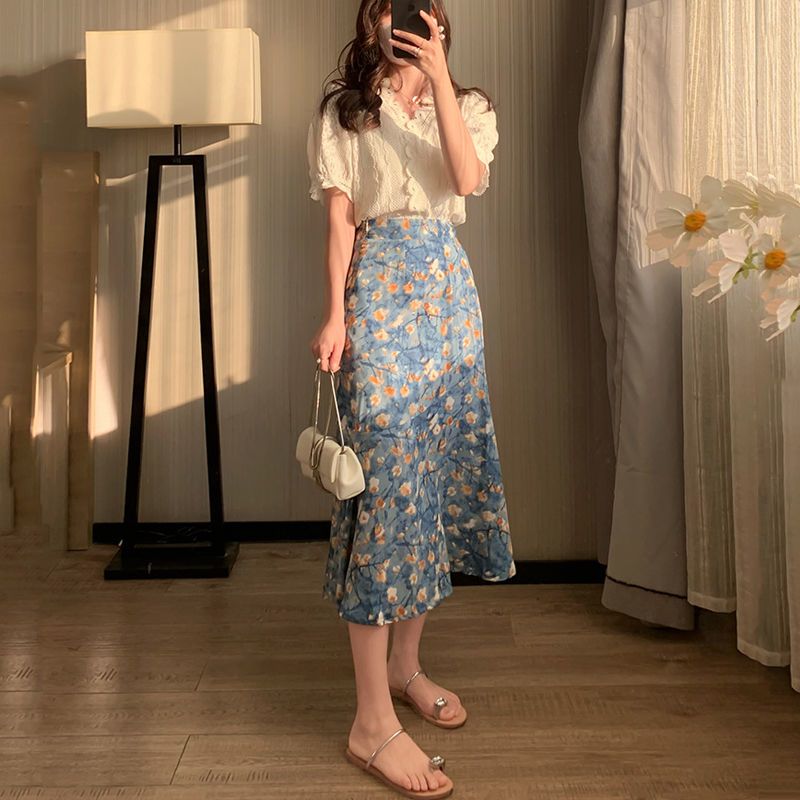 Midi Skirt Floral - Damski letni komplet dwuczęściowy: koronkowa bluzka