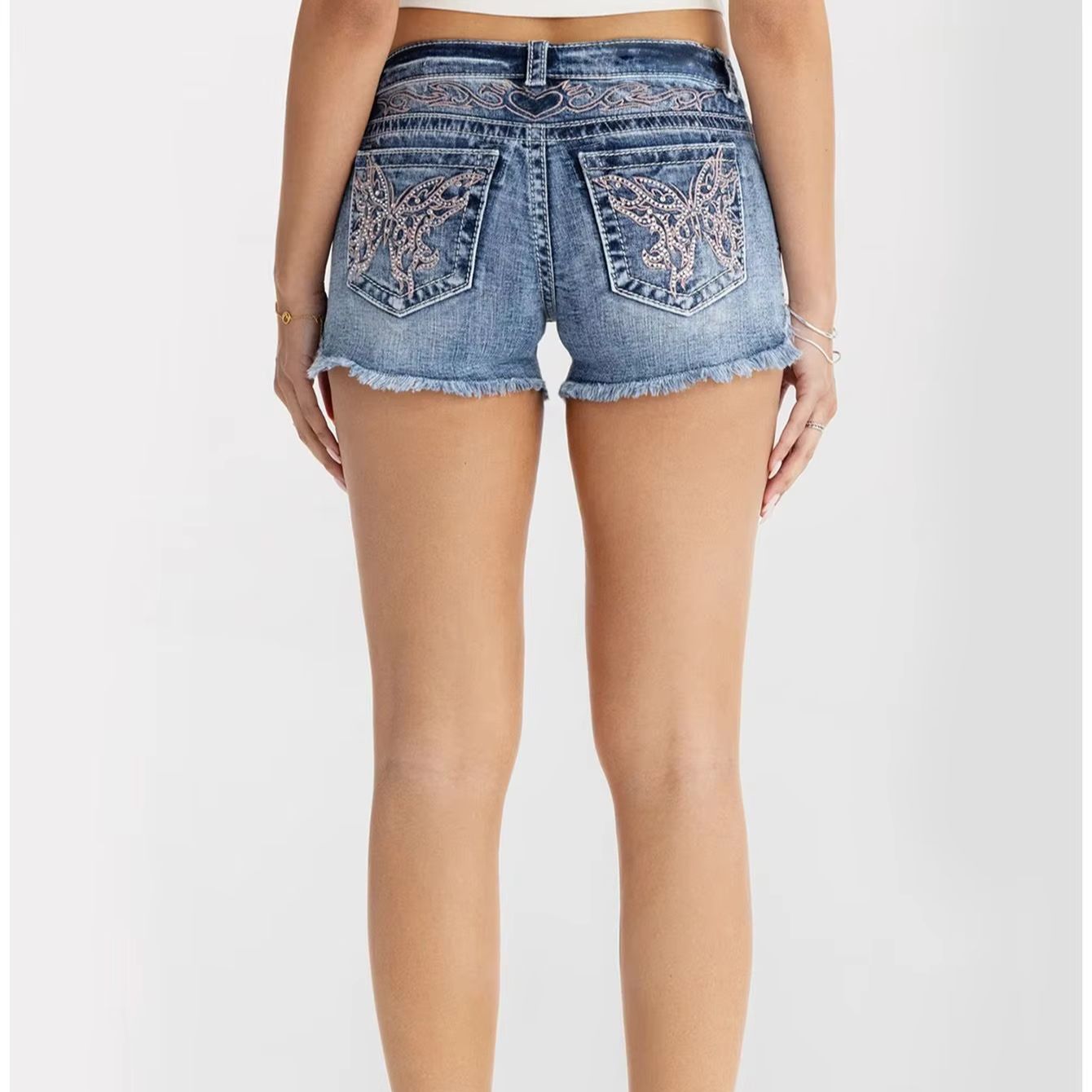 Shorts Denim Frayed - Damskie spodenki jeansowe z motylami i