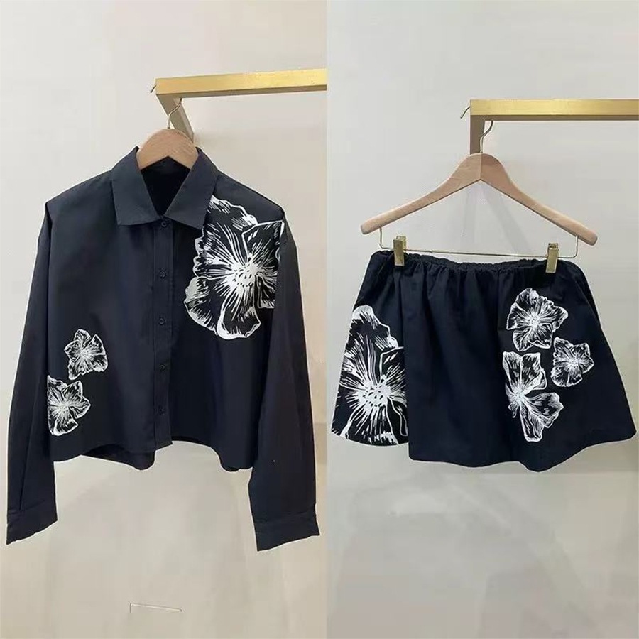 Romper Floral Print - Romantyczny biały zestaw: koszula w kwiatowy