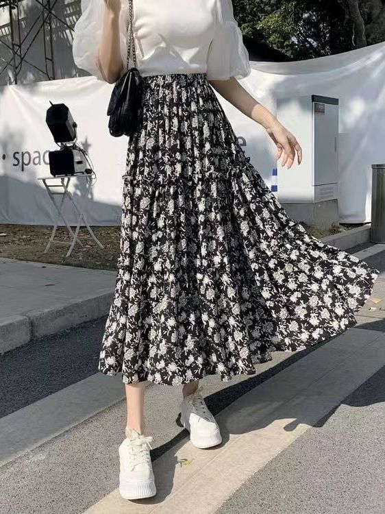 Midi Skirt Floral - Spódnica midi w kwiatowy wzór, rozkloszowana,