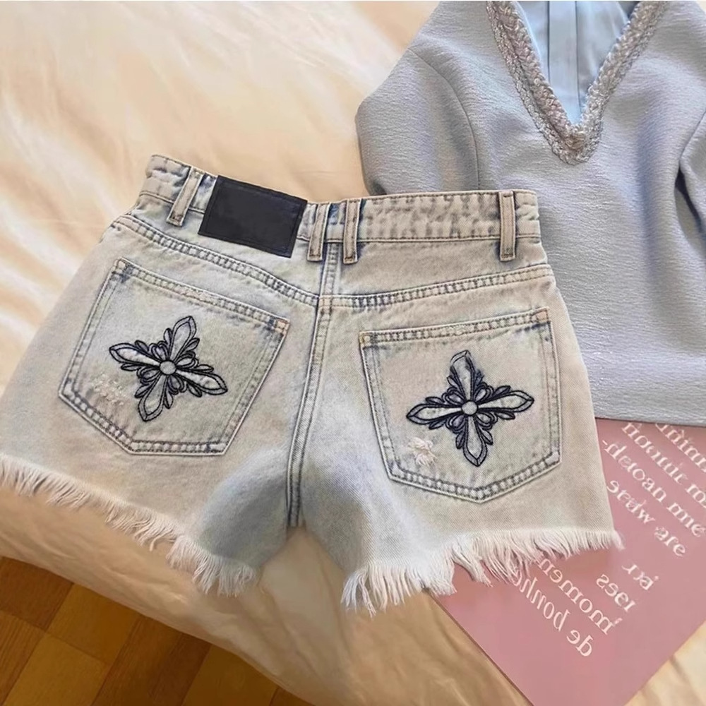 Damskie szorty jeansowe z haft – Shorts Denim Frayed recenzja i cena