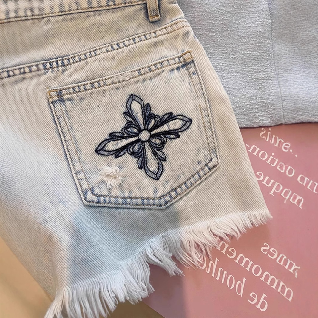 Damskie szorty jeansowe z haft – Shorts Denim Frayed recenzja i cena