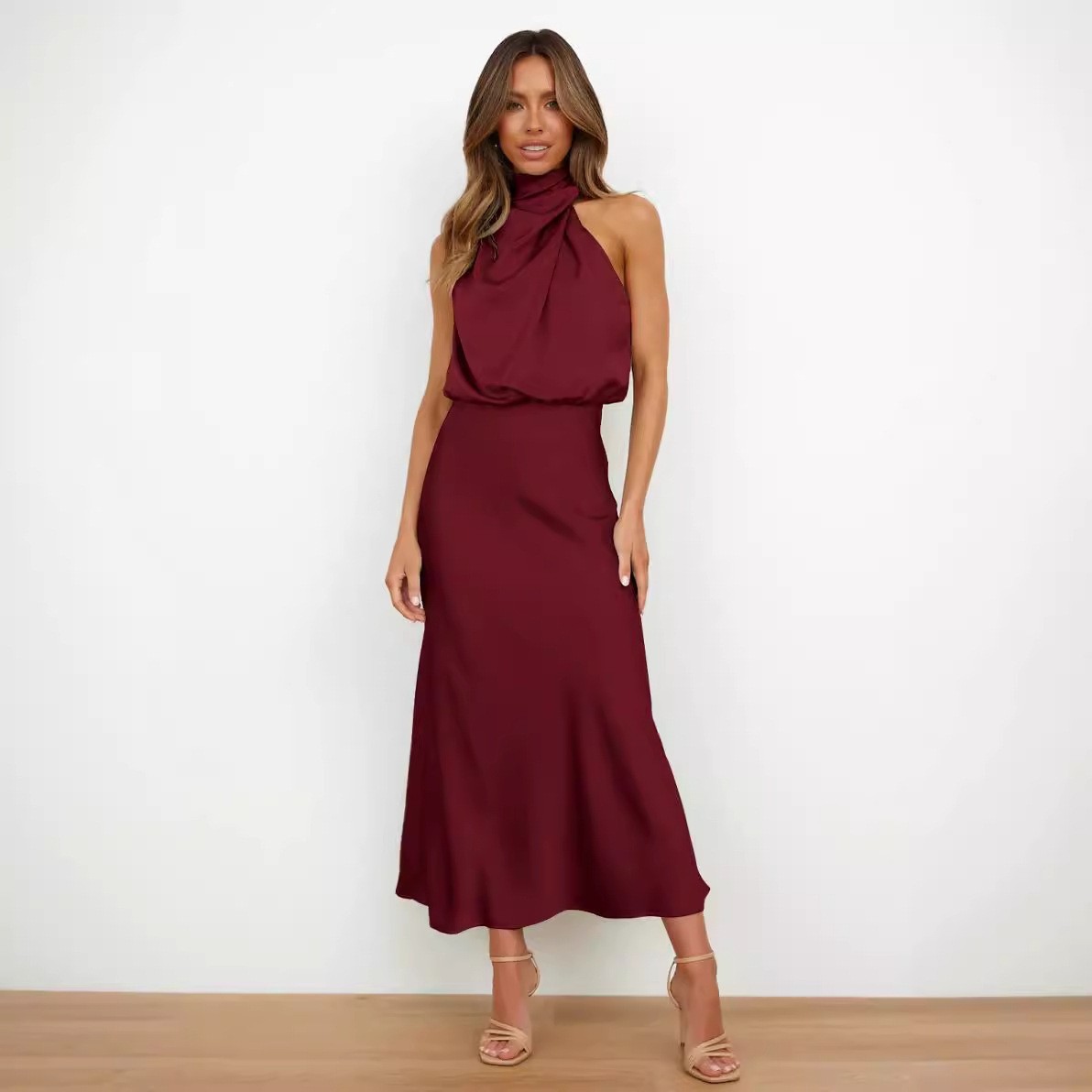Satynowa Sukienka Bez Rękawów  – Maxi Dress Halter recenzja i cena